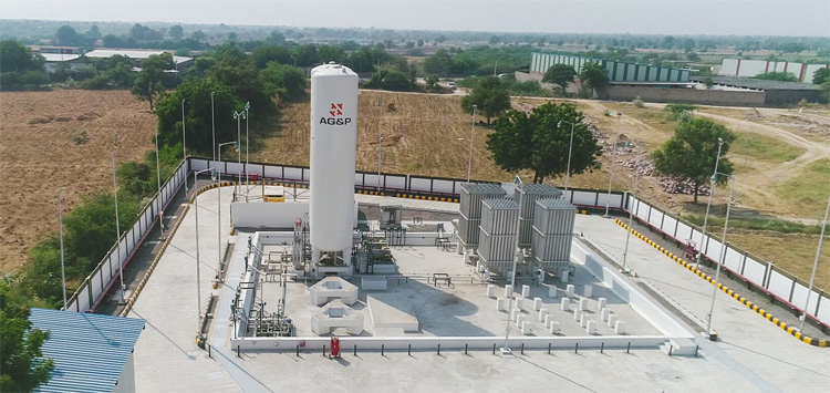 LCNG (liquefied and compressed natural gas) station (Jodhpur, Rajasthan, India)
