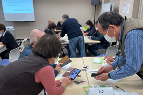 A smartphone classes in which senior citizens help other senior citizens as tutors (escort runners)