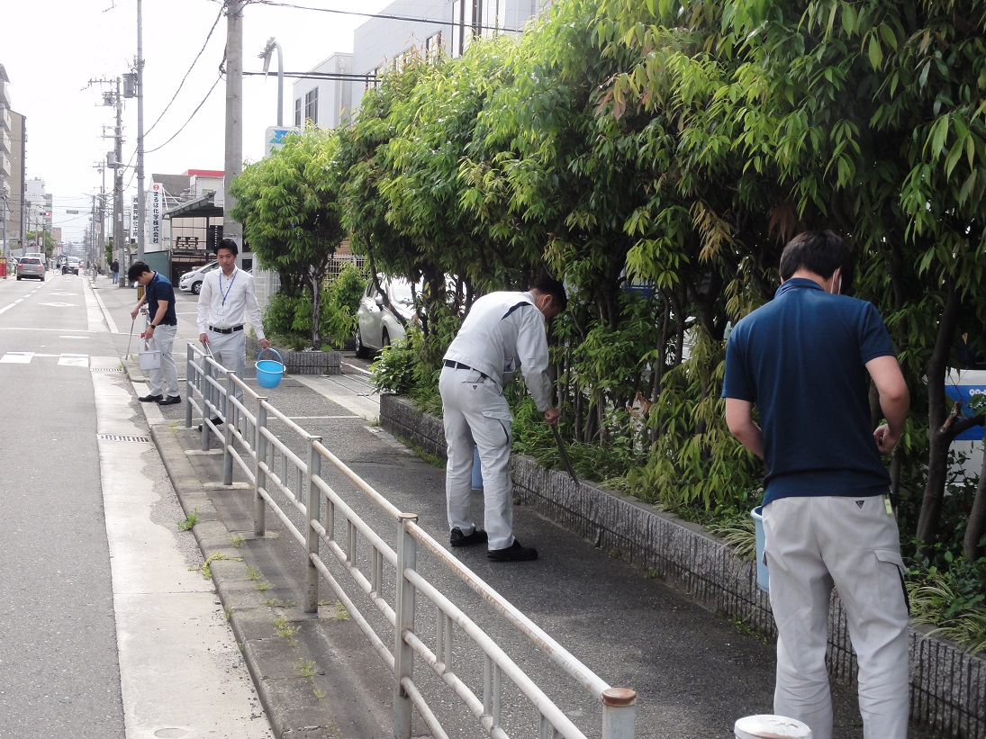 【リビングメンテサービス大阪】事業所周辺清掃を実施