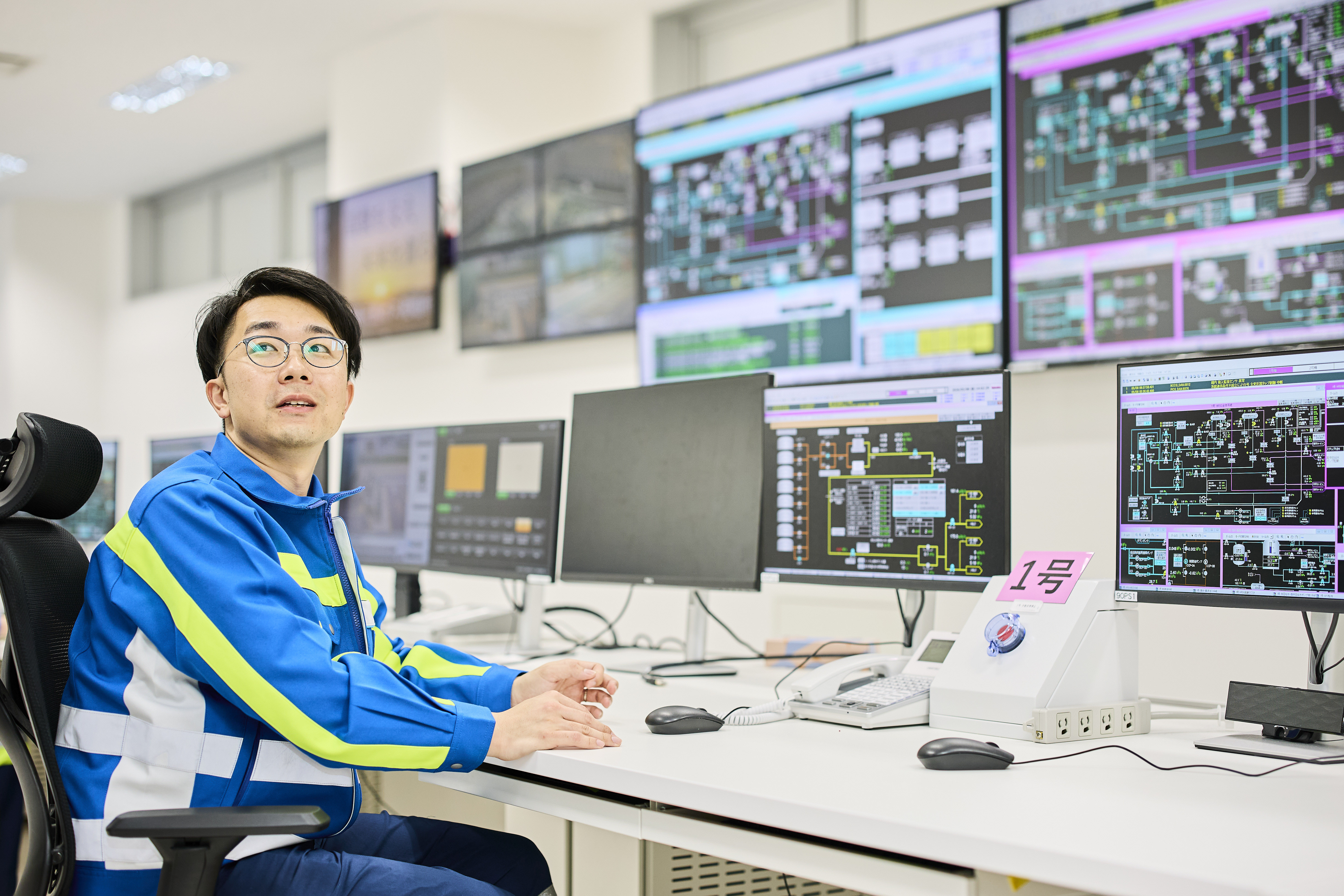 本発電所の運転状況が確認できる中央制御室