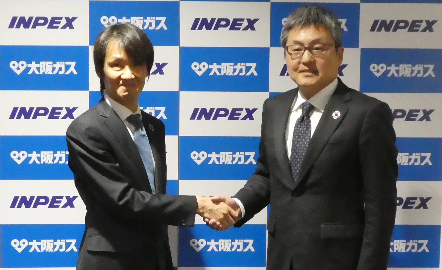 左からINPEX 執行役員 低炭素ソリューション事業本部長 落合 浩志、大阪ガス 執行役員 ガス製造・エンジニアリング事業部長　幡中 宣夫
